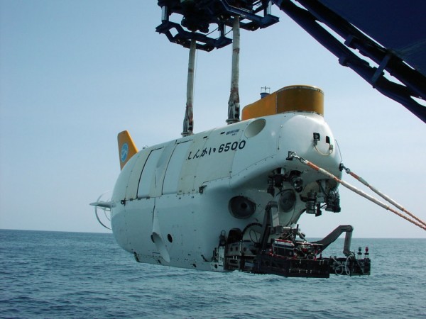 O submersível Shinkai 6500 tem uma bola de titânio pressurizada que permite que, mesmo a uma enorme profundidade, seu interior se mantenha na pressão atmosférica (Foto: Divulgação)