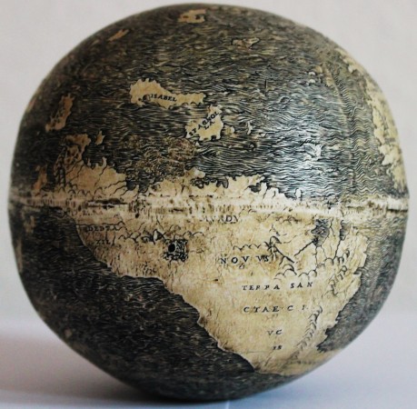 Observe as Américas entalhadas no ovo. Talvez este seja o registro mais antigo do nosso continente em um <i>mapa mundi</i> (Foto: Washington Map Society)