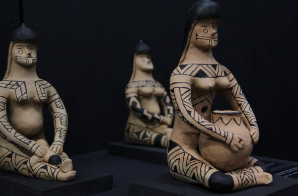 As bonecas Karajá, em cerâmica, são consideradas Patrimônio Cultural Imaterial do Brasil (Imagem: Museu Antropológico da Universidade Federal de Goiás)