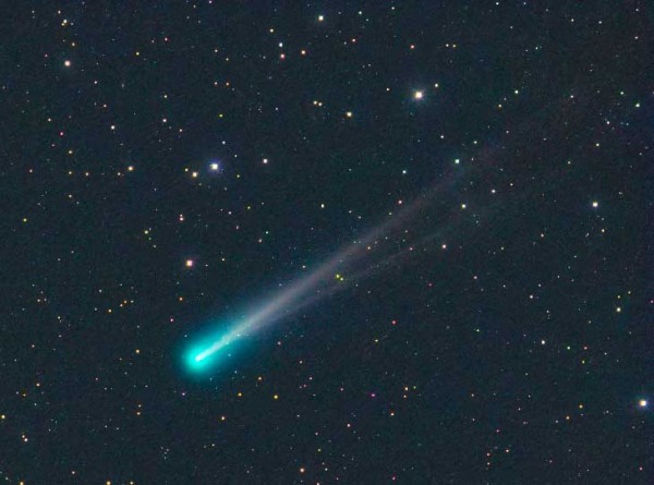Se sobreviver ao encontro com o Sol, o cometa ISON pode enfeitar o céu natalino (Foto: Michael Jager) 