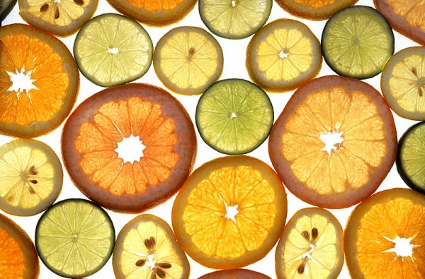 Combinar frutas muito diferentes pode ser complicado, mas as frutas cítricas são excelentes para a criação de híbridos. Sabia que a laranja é uma mistura de duas outras frutas? (foto: Wikimedia commons)