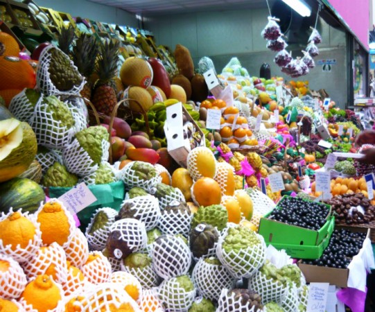Existem tantas frutas coloridas e gostosas. Será que é possível combinar o gosto de duas ou mais delas?! (Foto: Marcelo Garcia)