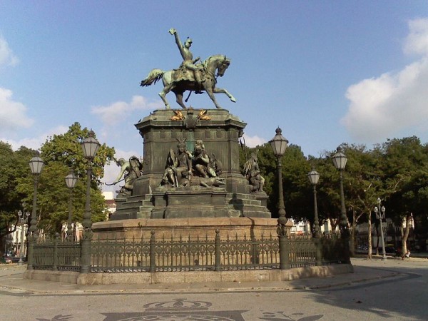 A estátua equestre de D. Pedro I, no Rio de Janeiro, foi inaugurada em 1862 e simboliza a independência do Brasil (Foto: Carlos Luis M C da Cruz / Wikimedia Commons / <a href= http://creativecommons.org/licenses/by-sa/3.0/deed.pt>CC BY-SA 3.0</a>)