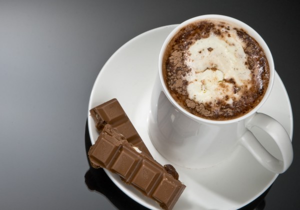 Por que será que o chocolate em pó é dissolvido mais rapidamente no leite aquecido? (foto: Nick Wheeler / Flickr / <a href=https://creativecommons.org/licenses/by-nc-sa/2.0/deed.pt> CC BY-NC-AS-2.0</a>)