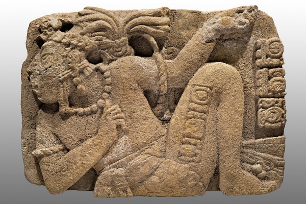 Na exposição, é possível conferir mais de 380 objetos que pertenceram à civilização maia. (foto: Divulgação / Museu da Cidade)