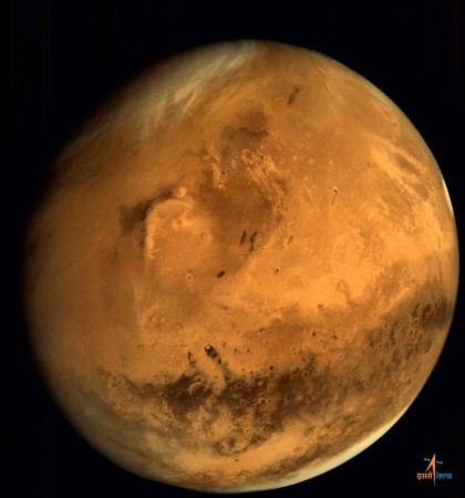 Antes do sucesso das últimas missões, mais da metade das tentativas de chegar a Marte fracassavam. Será que os astrônomos conseguiram derrotar a maldição marciana? (foto: Divulgação / ISRO) 