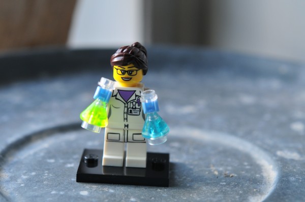 Hoje em dia, as mulheres têm papel muito importante em diversas áreas da ciência. (foto: julochka / Flickr / <a href=https://creativecommons.org/licenses/by-nc/2.0/> CC BY-NC 2.0 </a>)