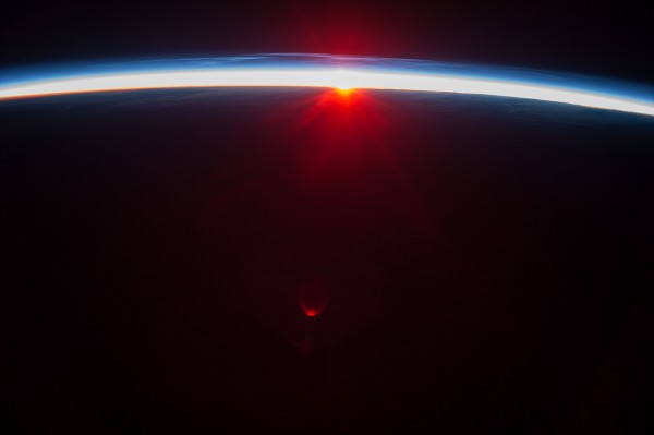 As nuvens noctilucentes estão nas camadas mais altas da atmosfera. (foto: NASA / Flickr / <a href= https://creativecommons.org/licenses/by-nc/2.0/> CC BY-NC 2.0 </a>)