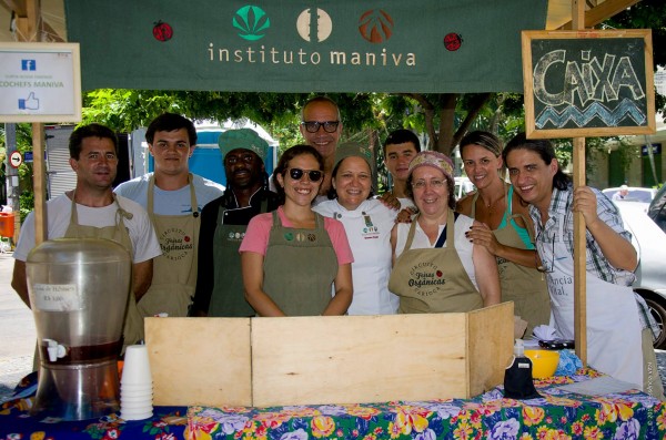 Ecochefes reunidos em feira orgânica, empenhados na missão de valorizar ingredientes brasileiros e, assim, nossa cultura. (foto: Instituto Maniva) 
