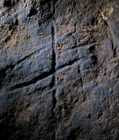 Pesquisadores encontraram o primeiro registro de uma arte neandertal. (foto: cortesia de Stewart Finlayson)
