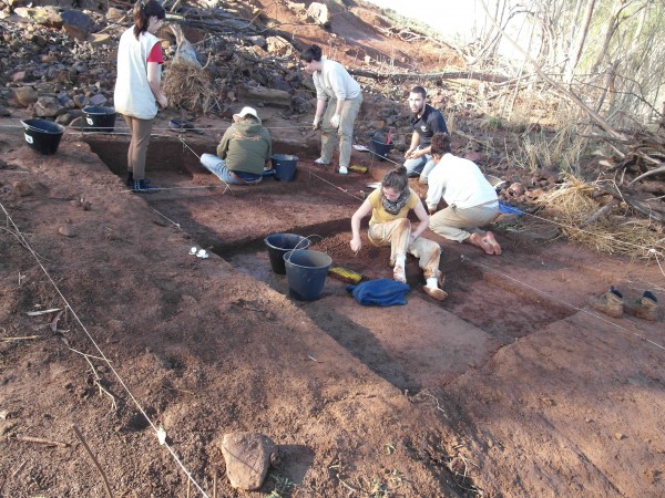 Durante as escavações, foram encontradas 101 ferramentas pontiagudas. (foto cedida pela pesquisadora)