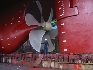 Hélice de um navio moderno. (foto: United States Department of Transportation)