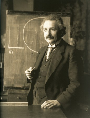 O físico alemão Albert Einstein em 1921. (foto: Wikimedia Commons)