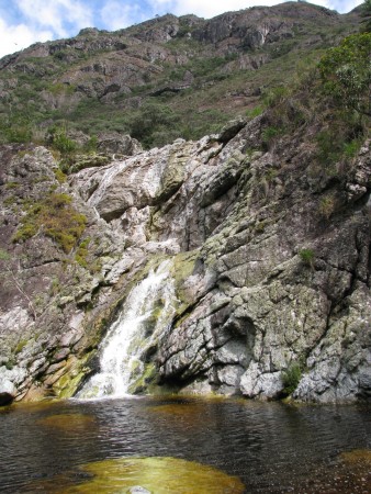 O parque fica numa área de encontro entre a mata atlântica e o cerrado, e tem montanhas repletas de riachos e cachoeiras. (foto: Vinícius São Pedro)
