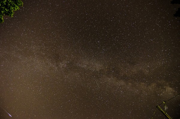 Céu noturno. Você consegue imaginar qual a idade dessas estrelas todas? (Foto: Tom Gill / Flickr / <a href=https://creativecommons.org/licenses/by-nc-nd/2.0>CC BY-NC-ND 2.0</a>) 
