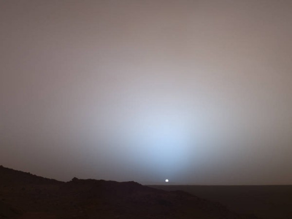 Em Marte, o pôr do sol é azulado. (foto: NASA/JPL/Texas A&M/Cornell)