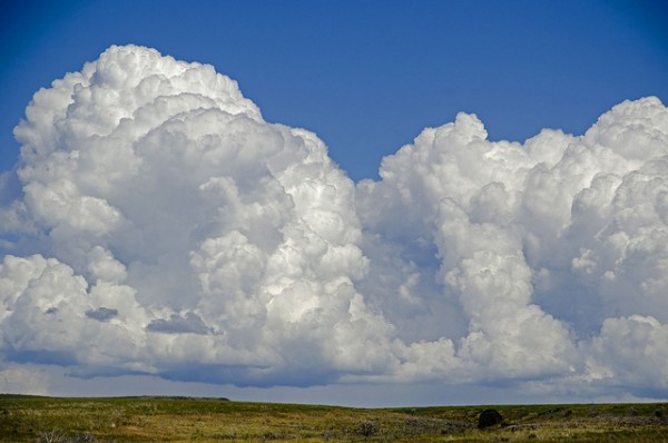 E você, já parou para pensar por que as nuvens são brancas? (foto: Pattys-photos / Flickr / <a href=https://creativecommons.org/licenses/by/2.0>CC BY 2.0</a>)