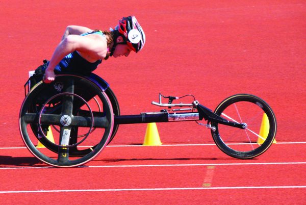 Atleta paralímpico: concentração, preparo físico e equipamento adaptado às suas necessidades especiais. (foto: Stuart Grout/Wikimedia Commons)